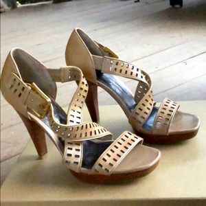 Jessica Simpson beige sandals excellent condition